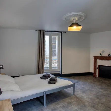 شقة 2 Pieces, Centre Historique, Climatise, Eperia سارلا لا كانيدا