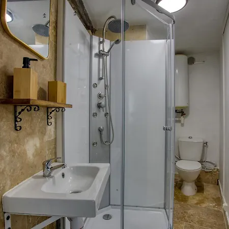 2 Pieces, Centre Historique, Climatise, Eperia شقة سارلا لا كانيدا