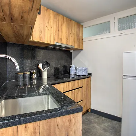 2 Pieces, Centre Historique, Climatise, Eperia سارلا لا كانيدا