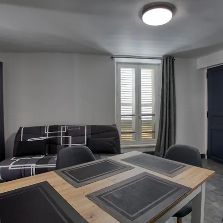 2 Pieces, Centre Historique, Climatise, Eperia شقة سارلا لا كانيدا