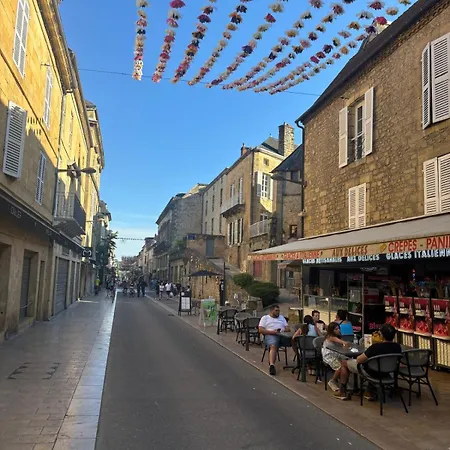 2 Pieces, Centre Historique, Climatise, Eperia سارلا لا كانيدا